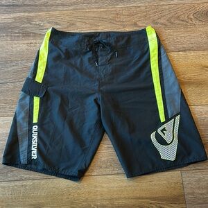Quiksilver Merged Men's black /yellow neon boardshorts‎ size 34
